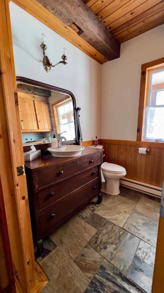 Salle de bain commode miroir